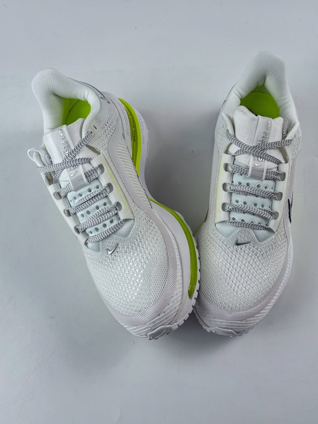 210 Nike Pegasus Premium 减震防滑耐磨透气 低帮跑步鞋 HQ2592-100