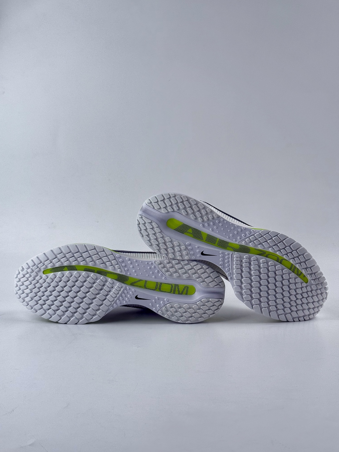 210 Nike Pegasus Premium 减震防滑耐磨透气 低帮跑步鞋 HQ2592-100