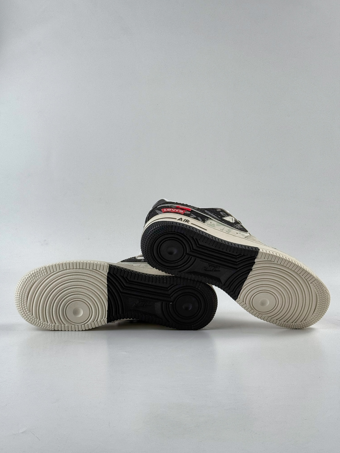 210 Nike Air Force 1 Low 07 x LEVIS 灰白黑牛仔小勾满天星 MZ9588-800