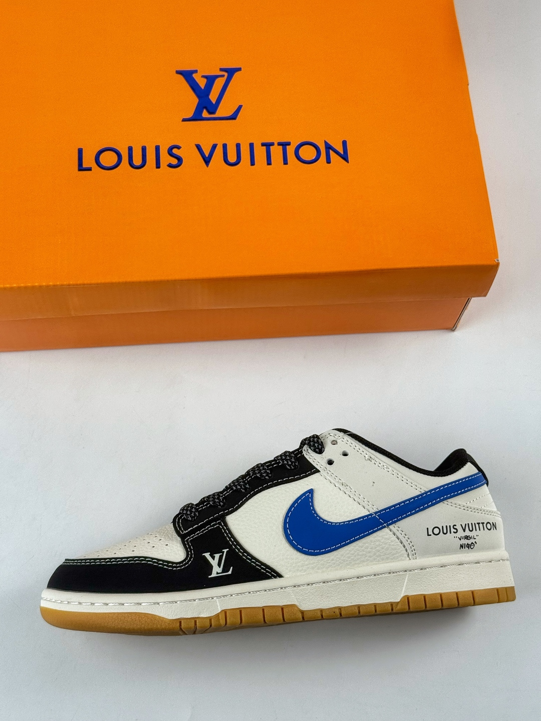 230 Nike SB Dunk Low x Louis Vuitton 黑白蓝满天星 JP1628-003