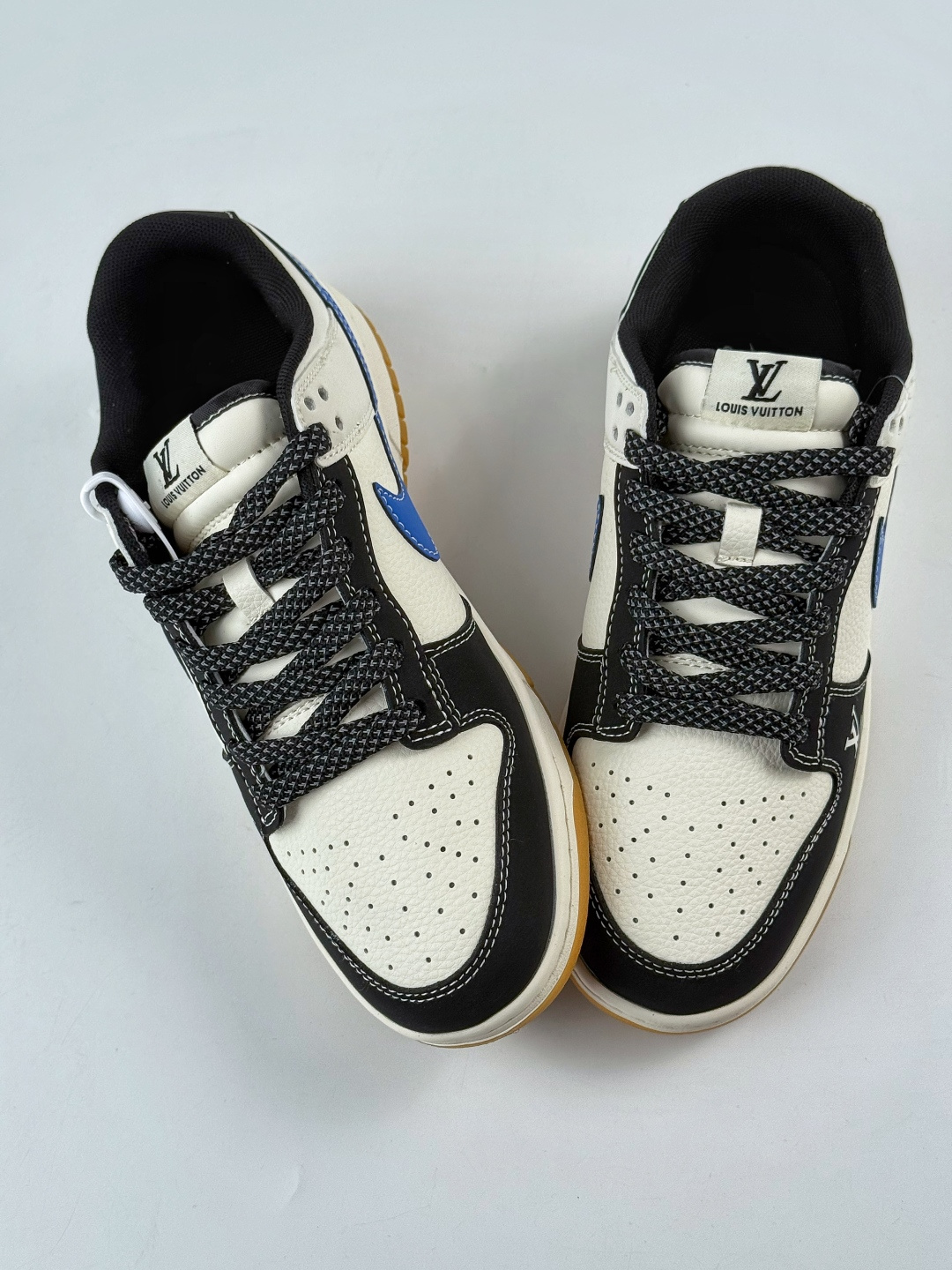 230 Nike SB Dunk Low x Louis Vuitton 黑白蓝满天星 JP1628-003