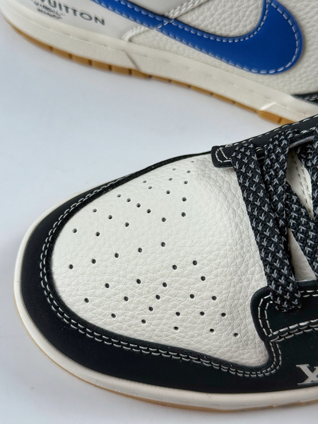 230 Nike SB Dunk Low x Louis Vuitton 黑白蓝满天星 JP1628-003