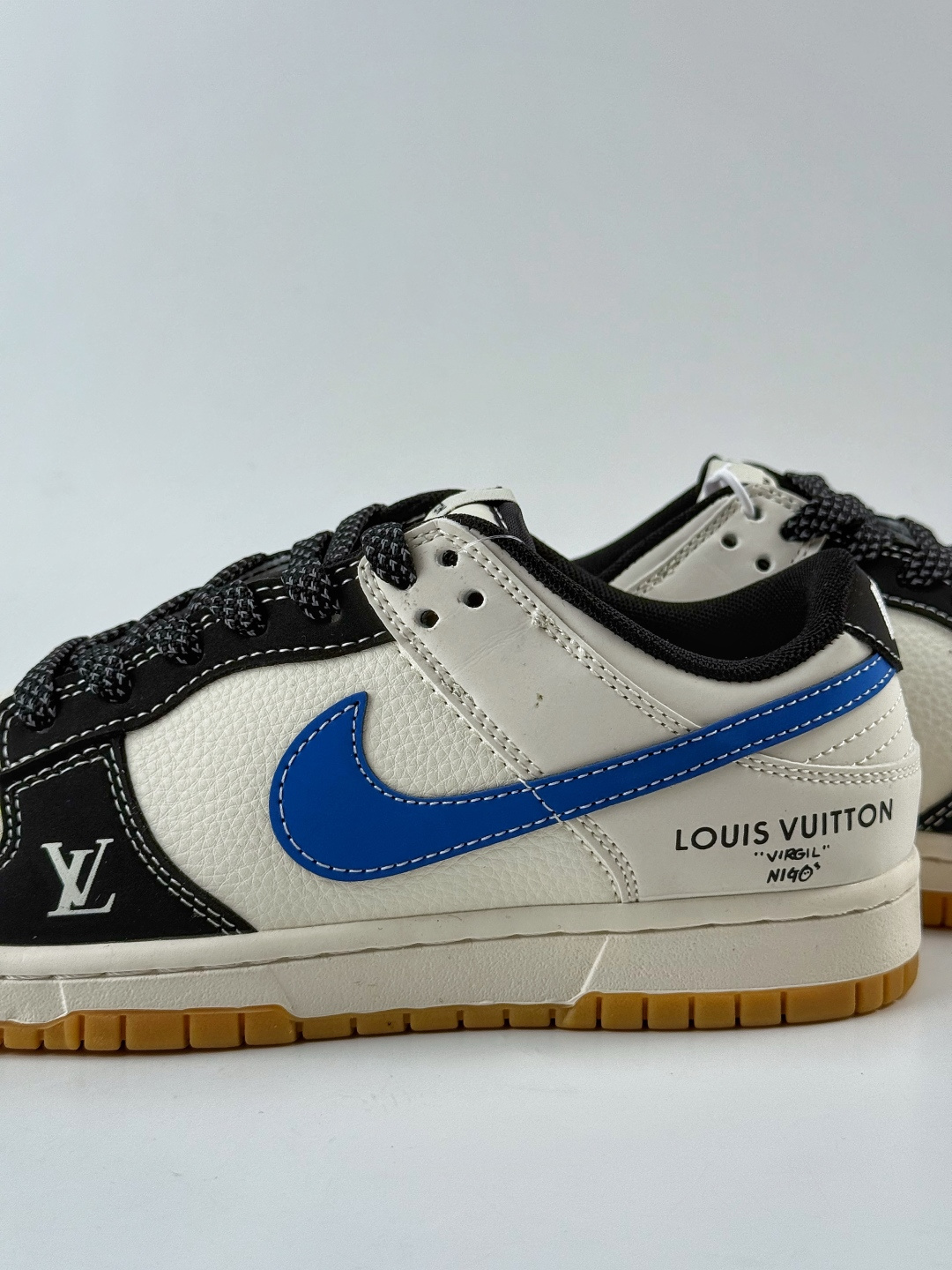 230 Nike SB Dunk Low x Louis Vuitton 黑白蓝满天星 JP1628-003