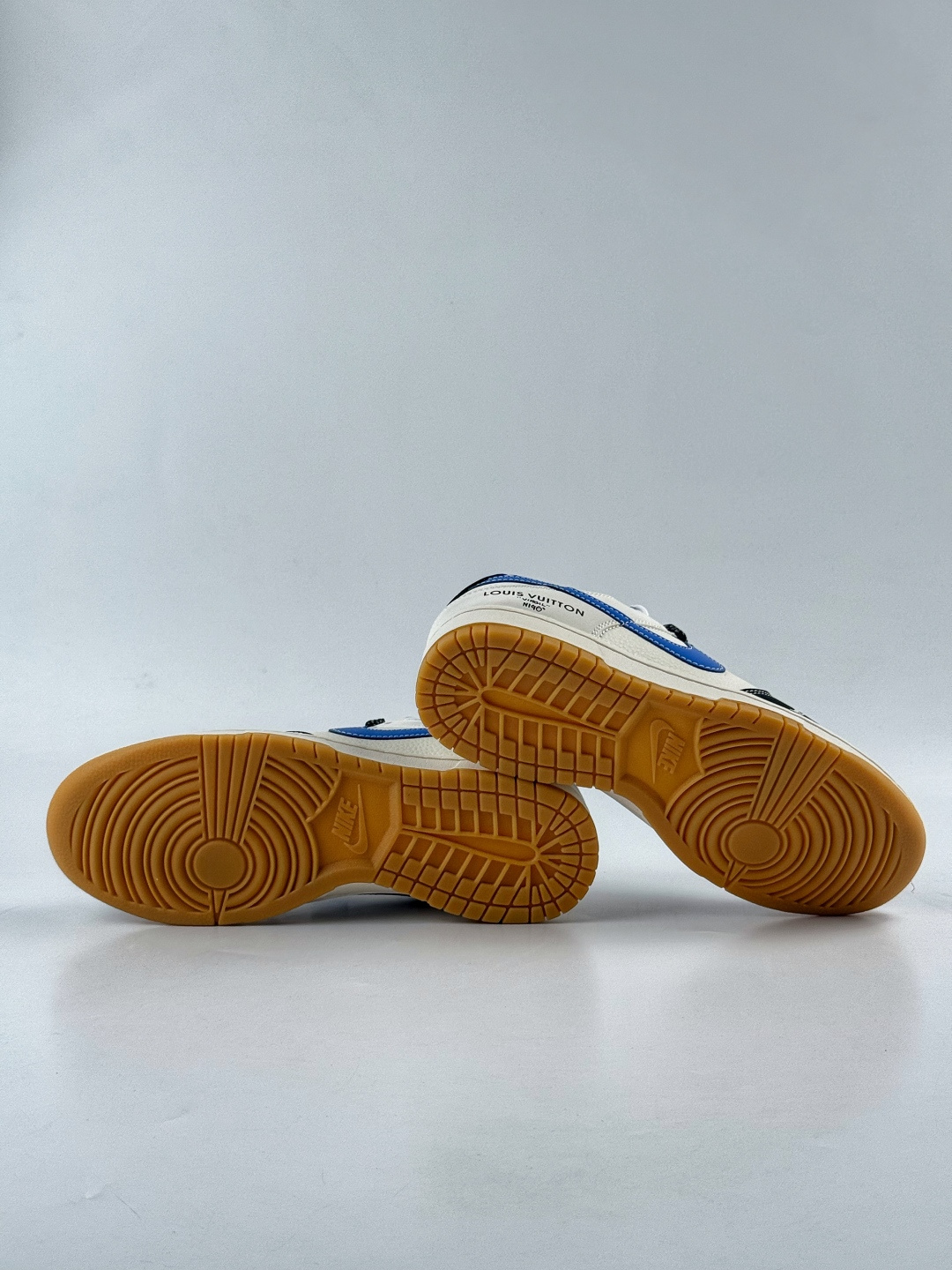 230 Nike SB Dunk Low x Louis Vuitton 黑白蓝满天星 JP1628-003