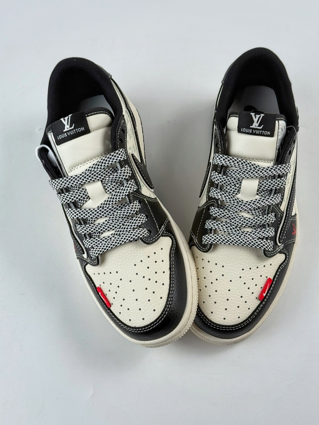 Travis Scott x Nike Air Jordan 1 Low x Louis Vuitton x Superme Air Jordan 1 Low 反转黑白满天星倒钩纯原版本 CX5050-Y31-莆田鞋,莆田鞋货源,高仿鞋,高仿鞋货源,安福档口,莆田高仿鞋,莆田鞋批发,高仿鞋批发,莆田高仿运动鞋,高仿运动鞋,莆田运动鞋 Travis Scott x Nike Air Jordan 1 Low x Louis Vuitton x Superme Air Jordan 1 Low 反转黑白满天星倒钩纯原版本 CX5050-Y31