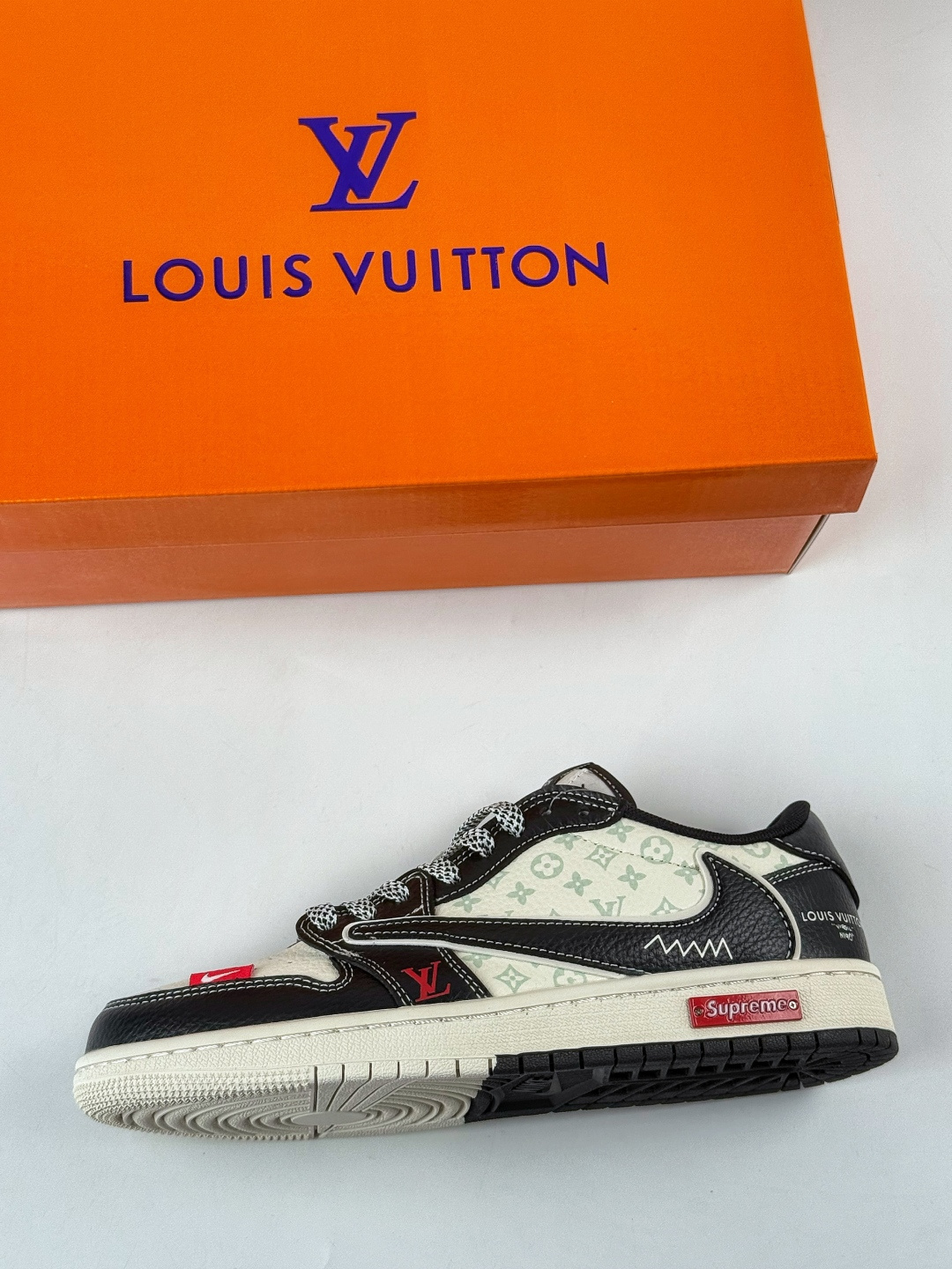 Travis Scott x Nike Air Jordan 1 Low x Louis Vuitton x Superme Air Jordan 1 Low 反转黑白满天星倒钩纯原版本 CX5050-Y31-莆田鞋,莆田鞋货源,高仿鞋,高仿鞋货源,安福档口,莆田高仿鞋,莆田鞋批发,高仿鞋批发,莆田高仿运动鞋,高仿运动鞋,莆田运动鞋 Travis Scott x Nike Air Jordan 1 Low x Louis Vuitton x Superme Air Jordan 1 Low 反转黑白满天星倒钩纯原版本 CX5050-Y31