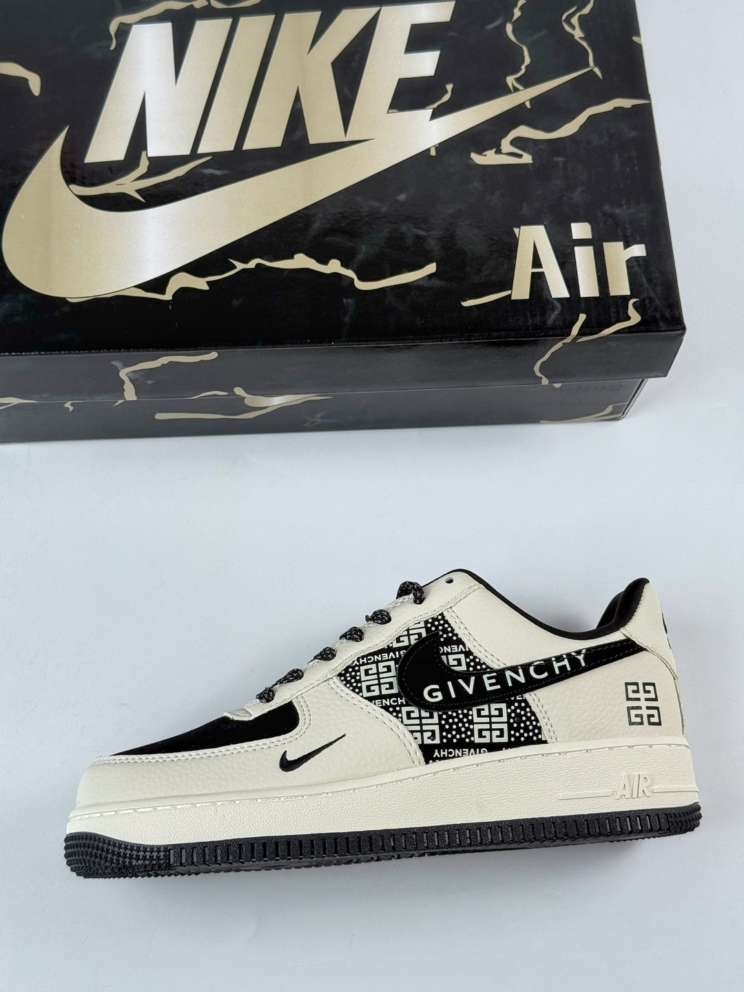 210 Nike Air Force 1 Low 07 x GIVENCHY 白黑小勾满天星 KJ1688-021