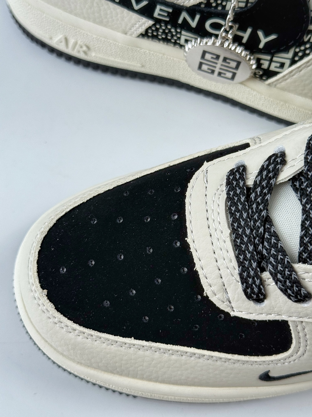 210 Nike Air Force 1 Low 07 x GIVENCHY 白黑小勾满天星 KJ1688-021