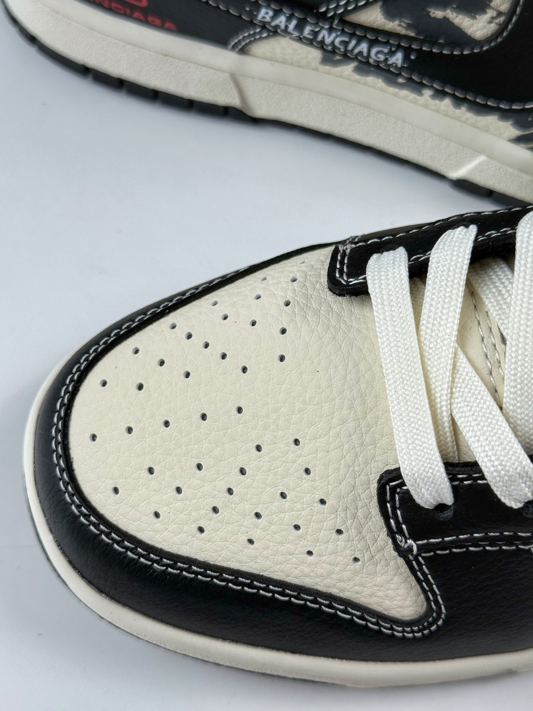 230 NIKE SB Dunk Low RETRO x Balenciaga 黑白 DS6608-016