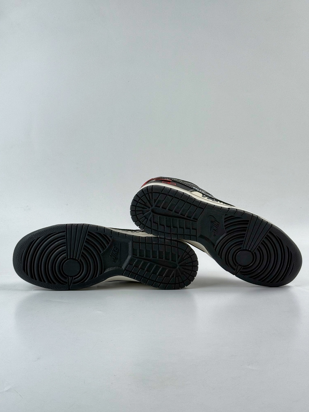 230 NIKE SB Dunk Low RETRO x Balenciaga 黑白 DS6608-016