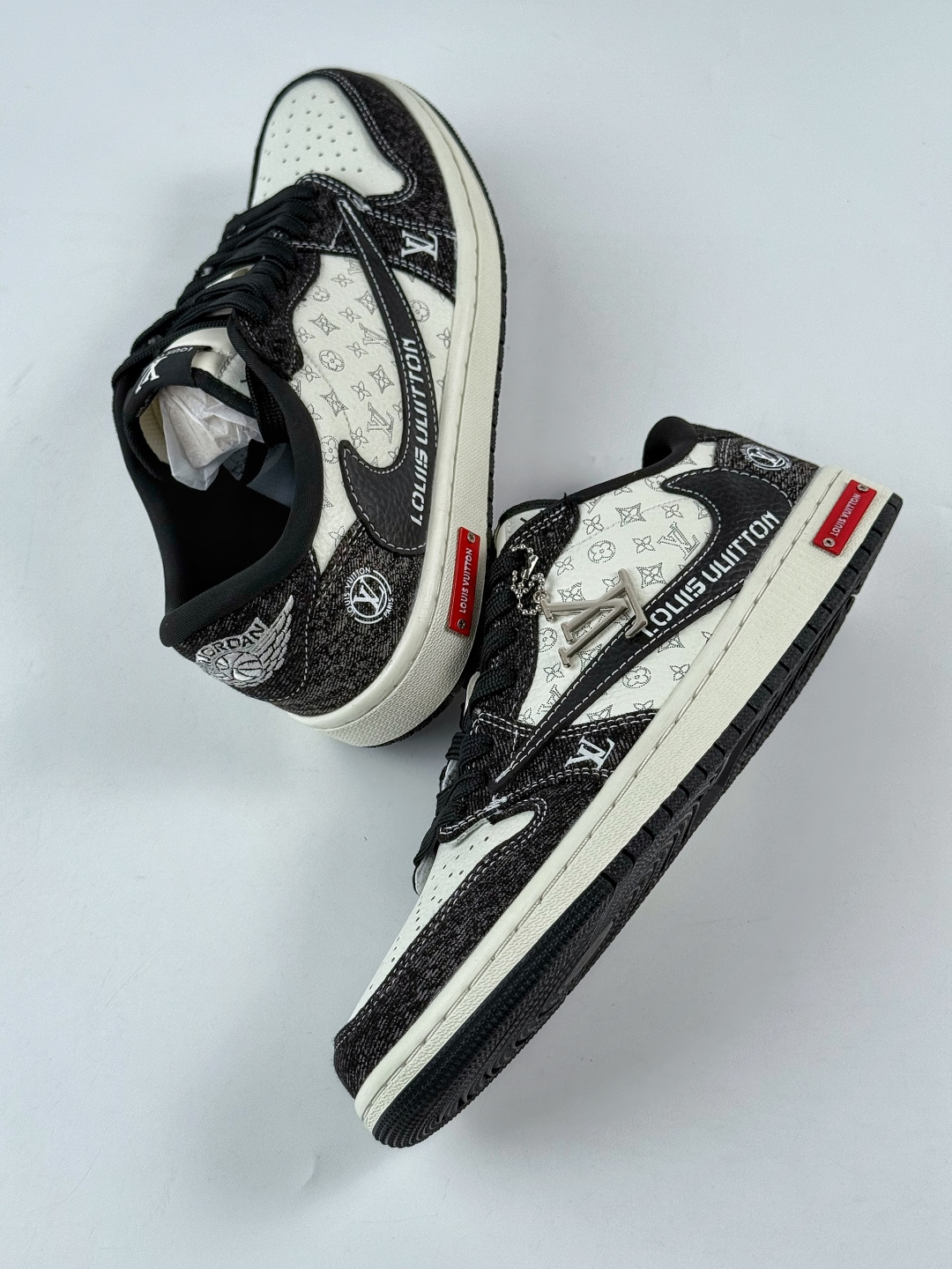230 Travis Scott x Nike Air Jordan 1 Low x Louis Vuitton Air Jordan 1 Low 反转白蓝小勾倒钩 SC0601-054