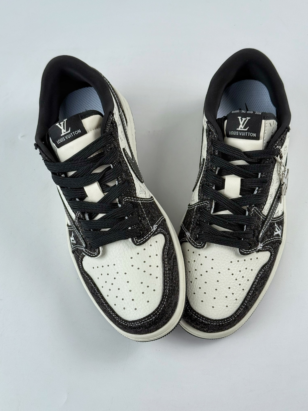 230 Travis Scott x Nike Air Jordan 1 Low x Louis Vuitton Air Jordan 1 Low 反转白蓝小勾倒钩 SC0601-054