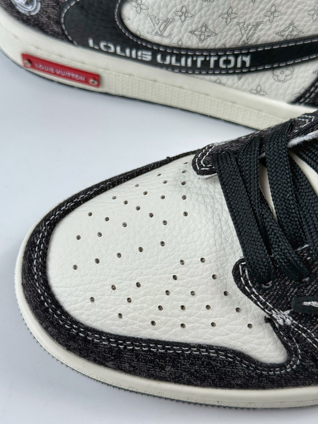 230 Travis Scott x Nike Air Jordan 1 Low x Louis Vuitton Air Jordan 1 Low 反转白蓝小勾倒钩 SC0601-054