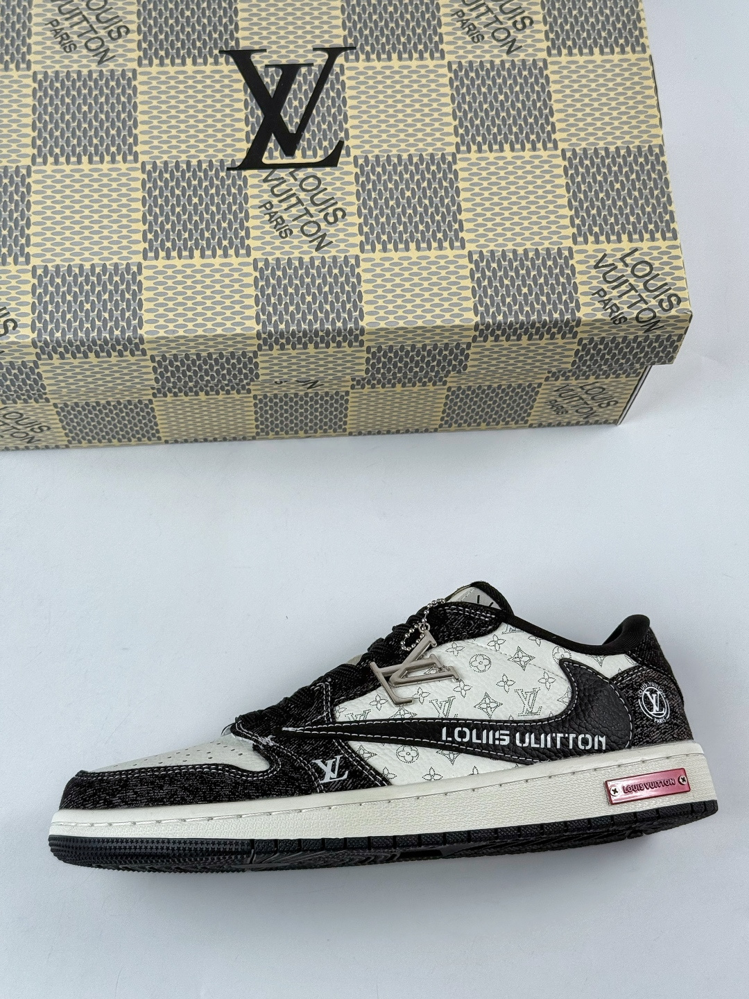 230 Travis Scott x Nike Air Jordan 1 Low x Louis Vuitton Air Jordan 1 Low 反转白蓝小勾倒钩 SC0601-054