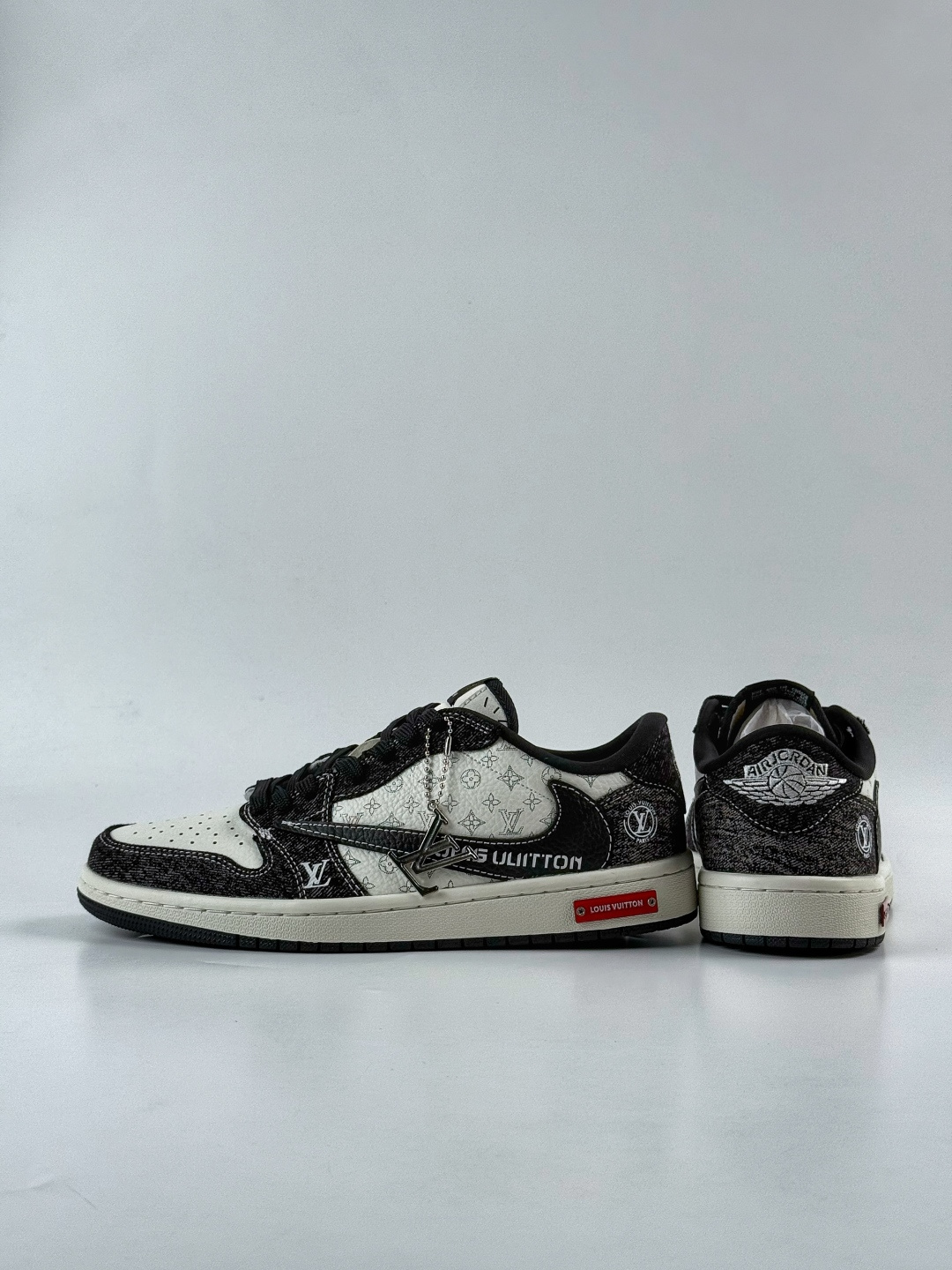 230 Travis Scott x Nike Air Jordan 1 Low x Louis Vuitton Air Jordan 1 Low 反转白蓝小勾倒钩 SC0601-054