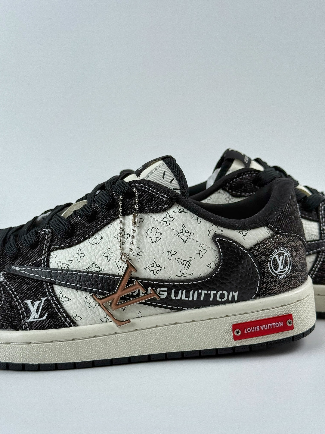 230 Travis Scott x Nike Air Jordan 1 Low x Louis Vuitton Air Jordan 1 Low 反转白蓝小勾倒钩 SC0601-054