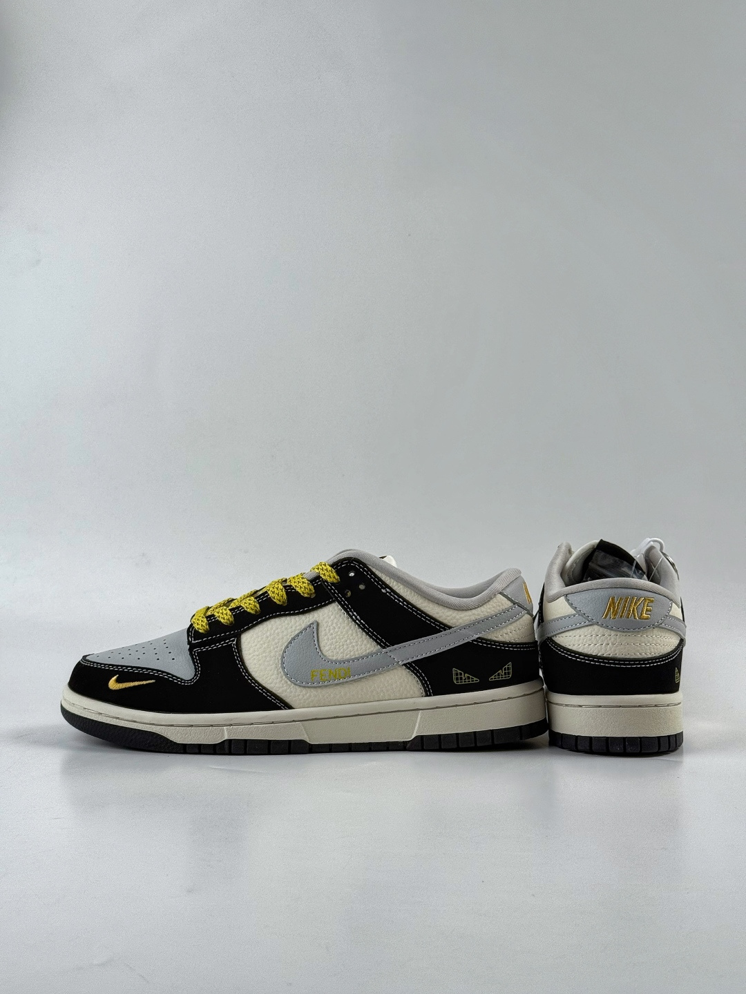 230 Nike SB Dunk Low x FENDI 黑灰白小勾 LW1818-124