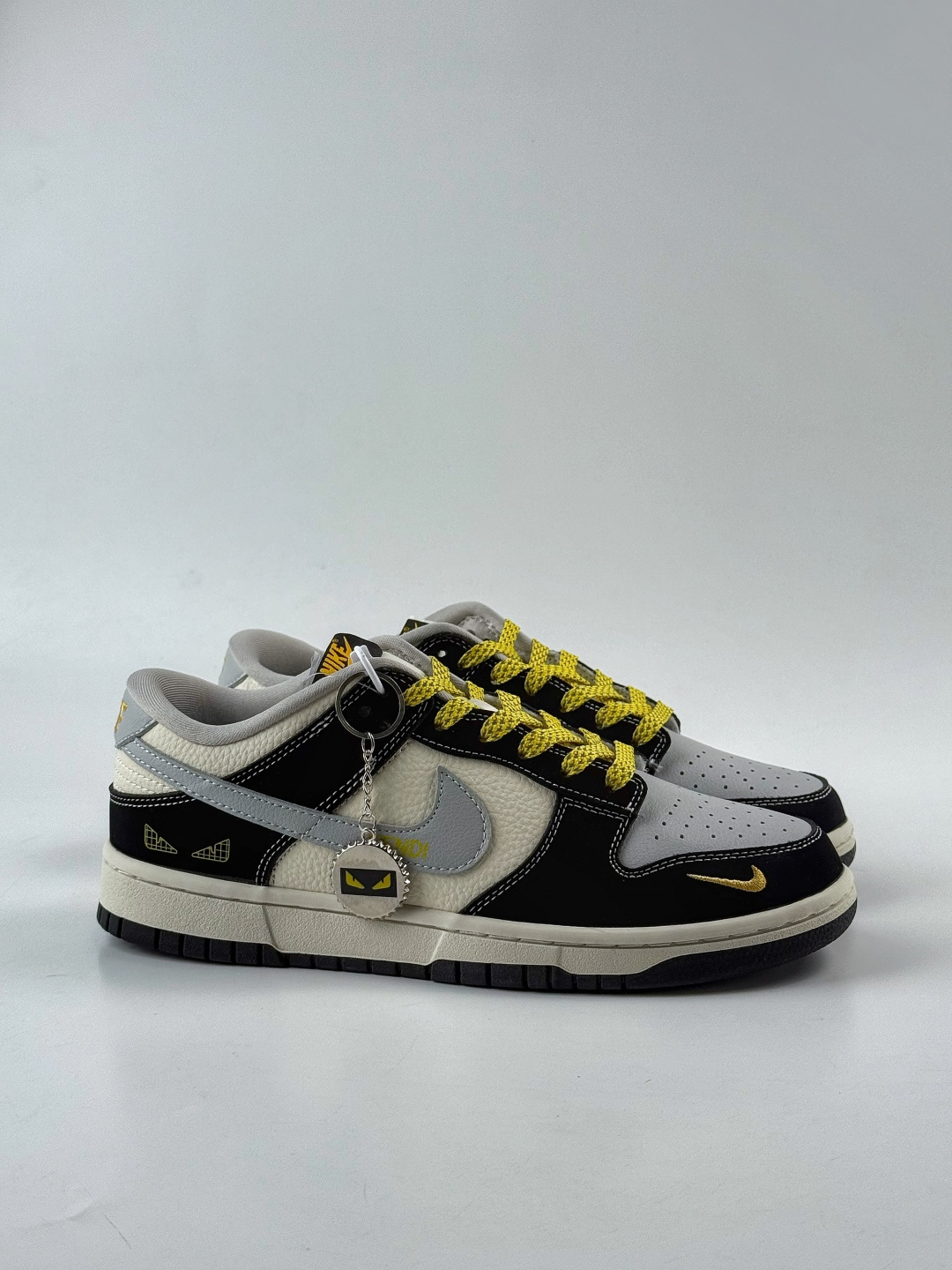 230 Nike SB Dunk Low x FENDI 黑灰白小勾 LW1818-124