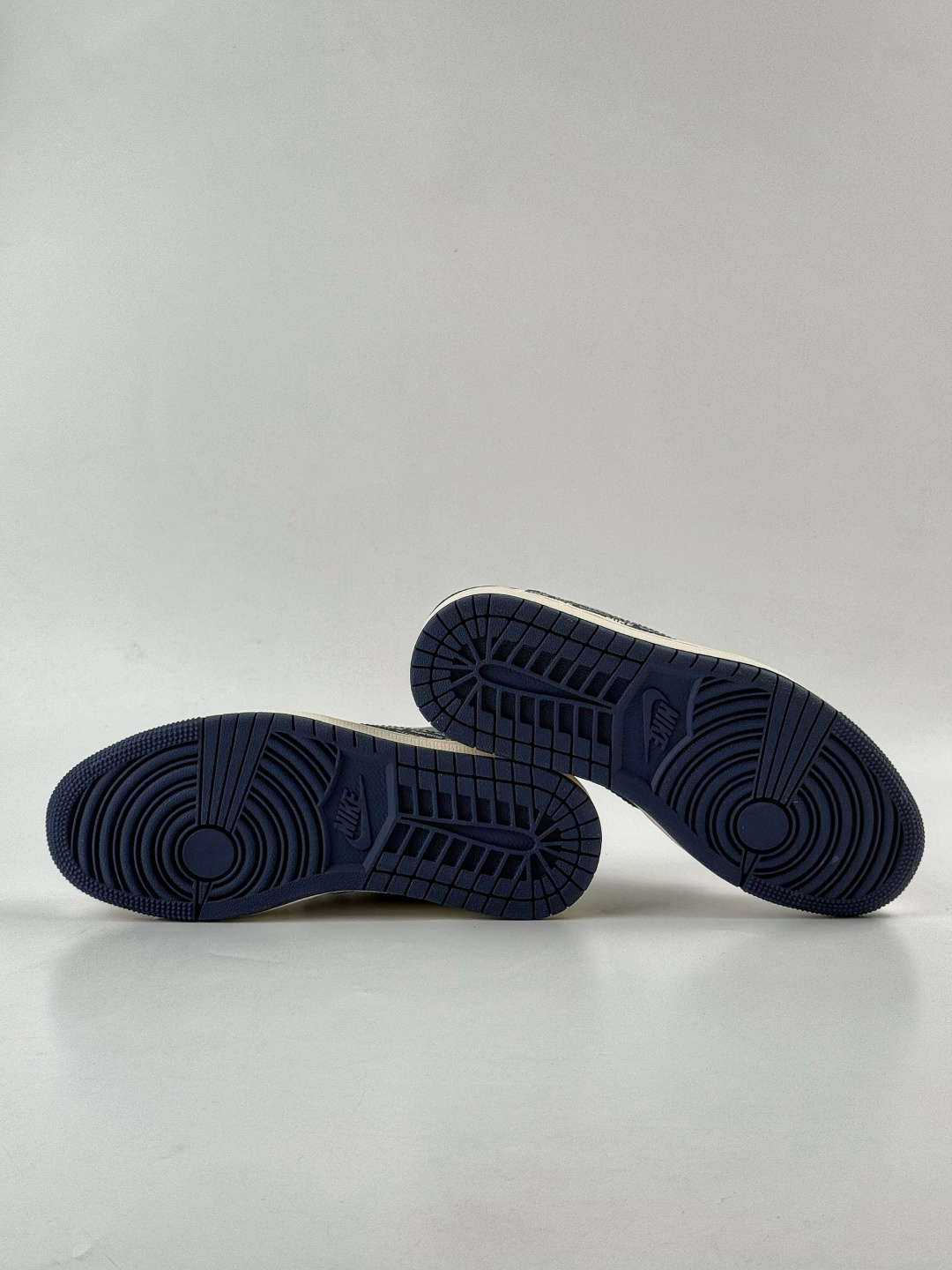 230 Travis Scott x Nike Air Jordan 1 Low x Superme Air Jordan 1 Low 反转白灰蓝倒钩 XD0798-309