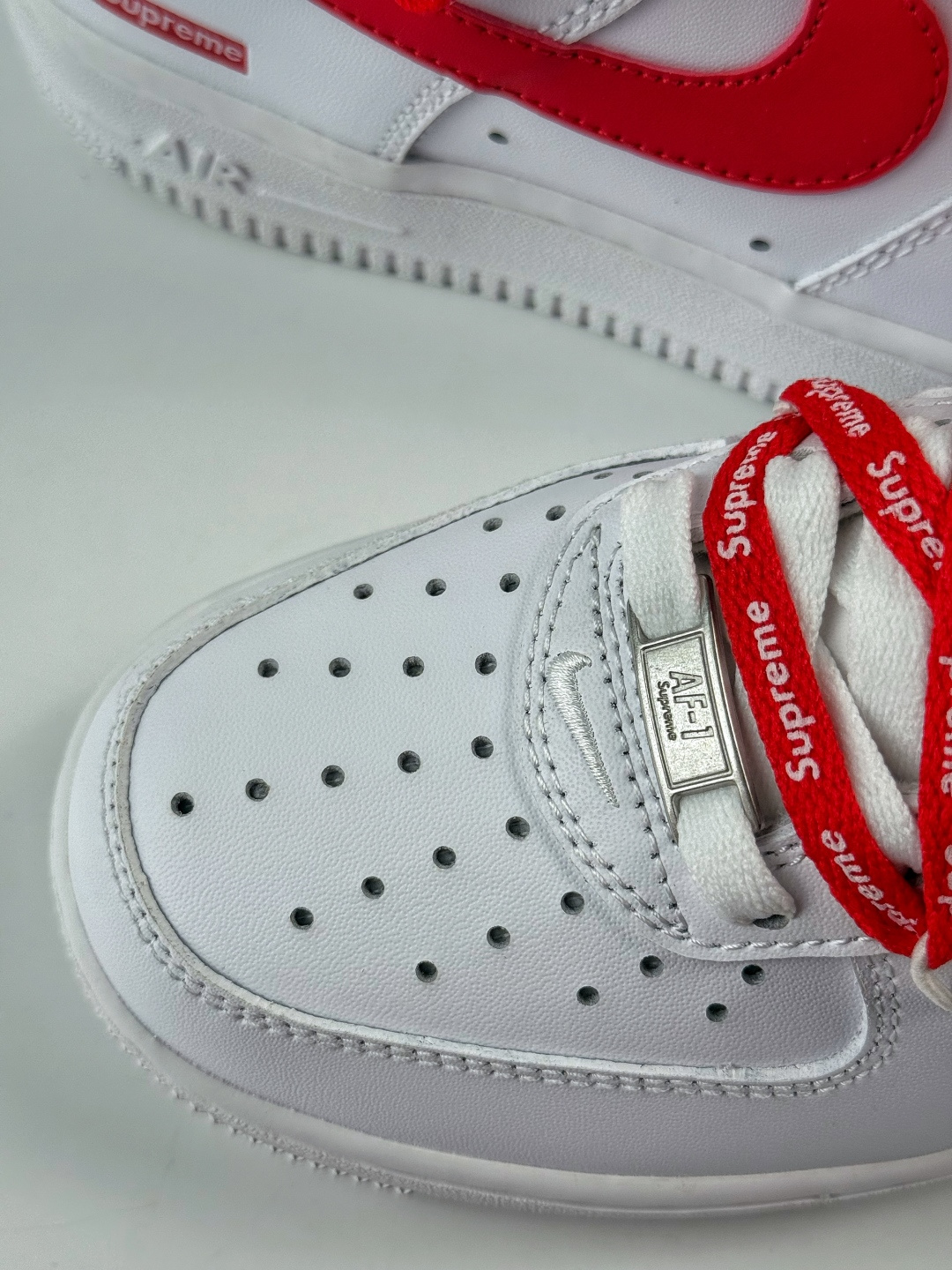 220 Nike Air Force 1 Low 07 x Superme 白红绑带 UP9225-101