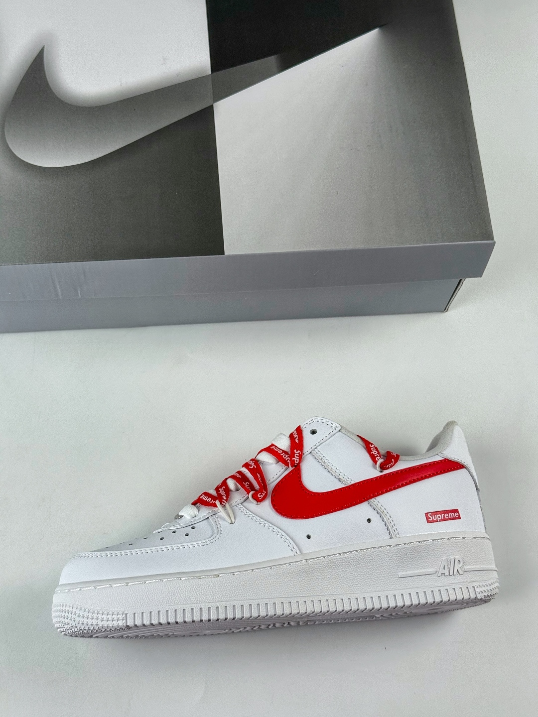 220 Nike Air Force 1 Low 07 x Superme 白红绑带 UP9225-101