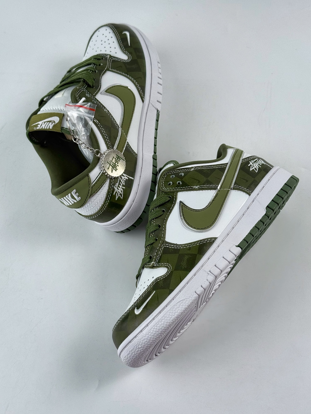 Nike SB Dunk Low x Stussy 绿白小勾 DG1988-010