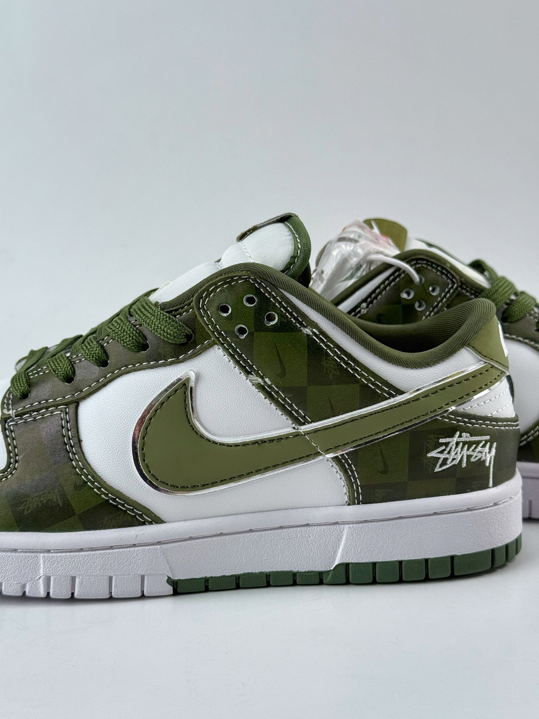 Nike SB Dunk Low x Stussy 绿白小勾 DG1988-010