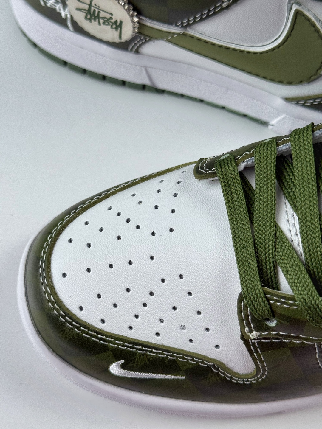 Nike SB Dunk Low x Stussy 绿白小勾 DG1988-010