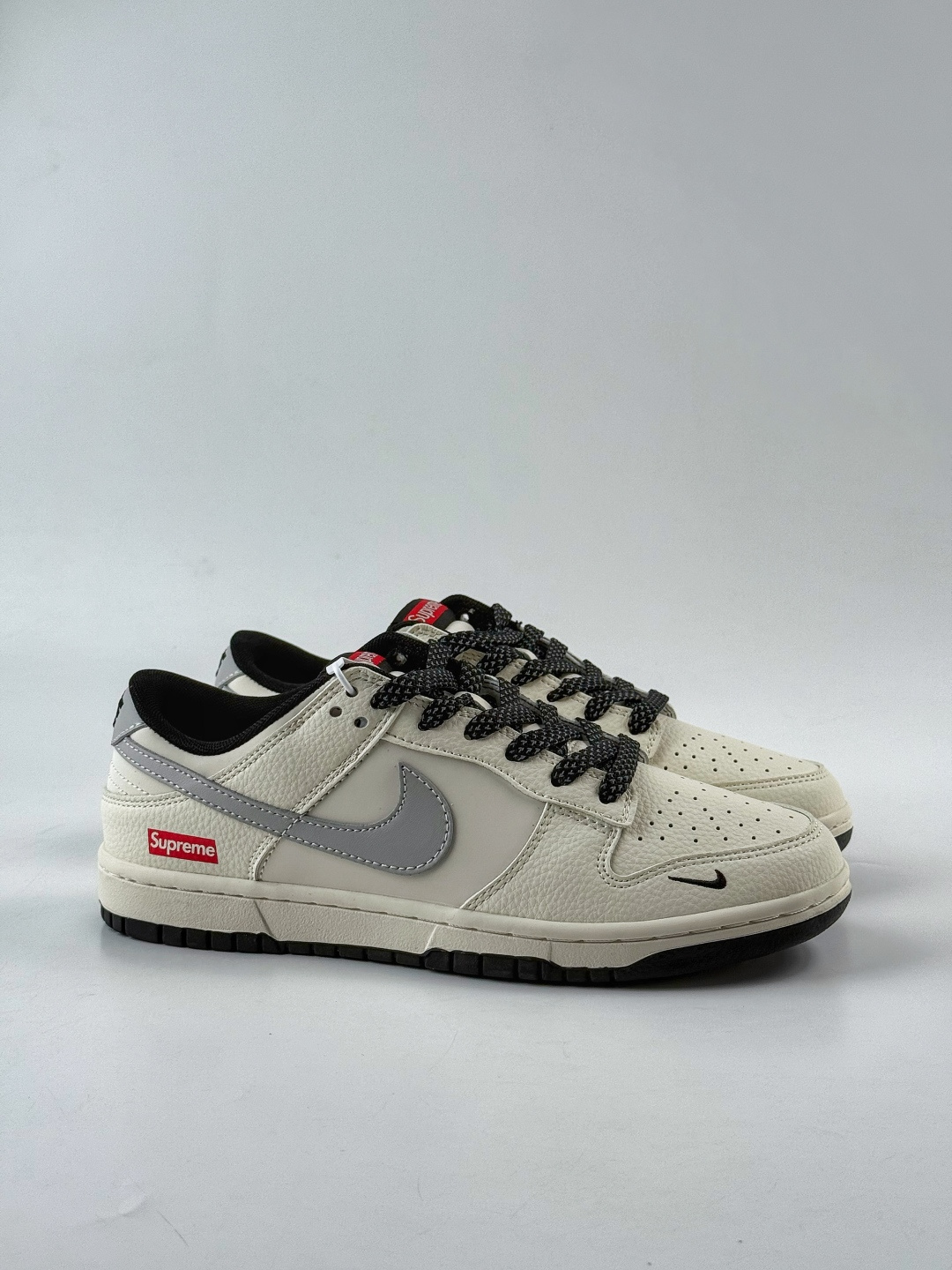 Nike SB Dunk Low x Superme 白灰黑小勾满天星 JP1628-030