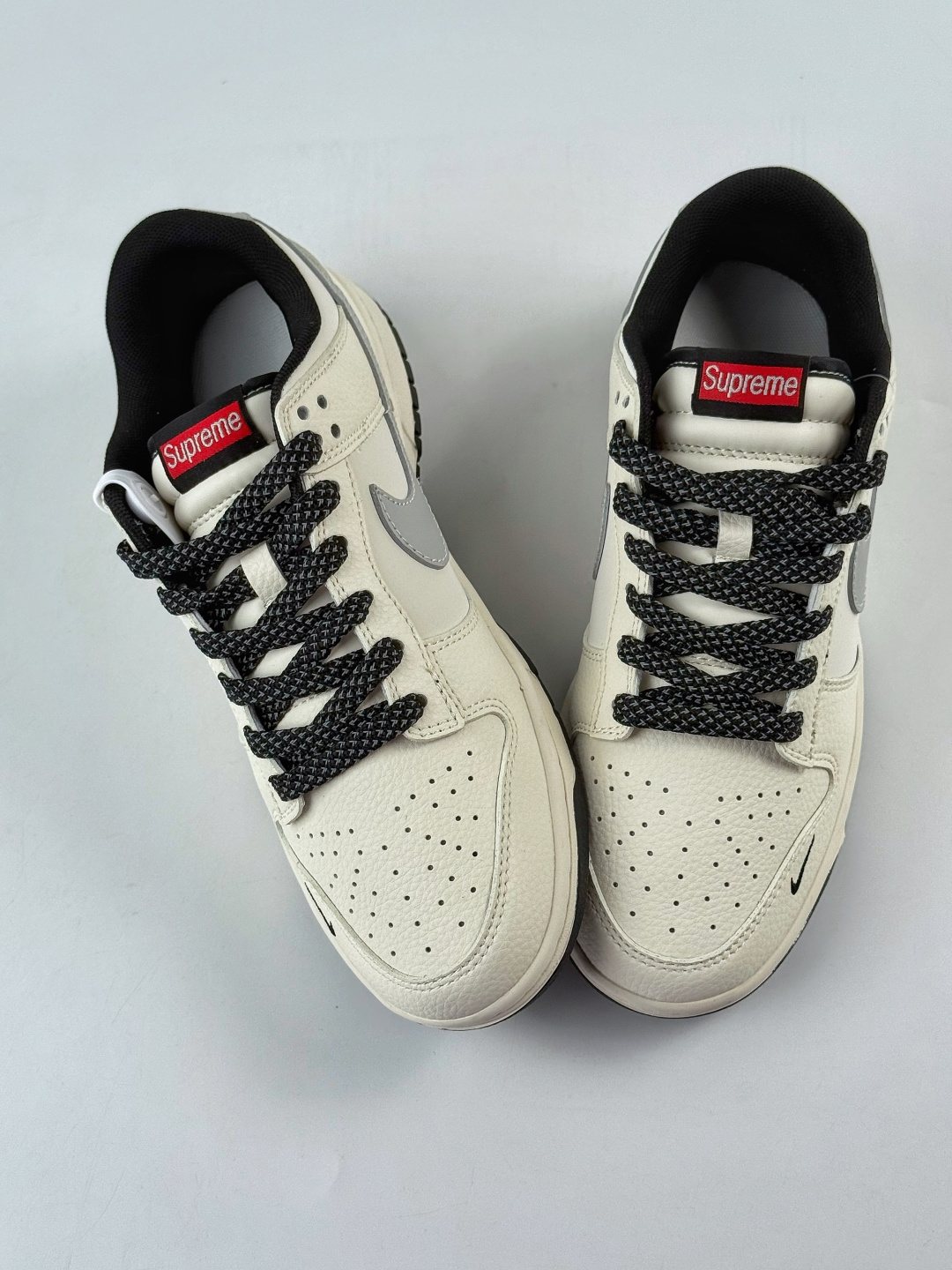 Nike SB Dunk Low x Superme 白灰黑小勾满天星 JP1628-030