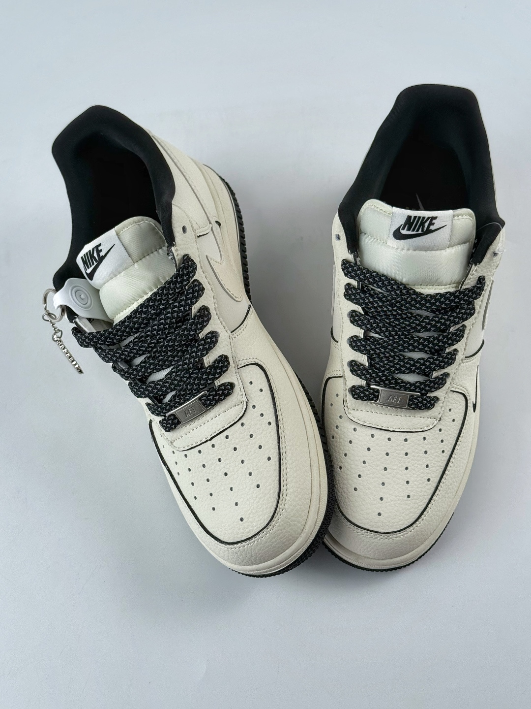 Nike Air Force 1 Low 07 x Superme 白黑小勾满天星 XX3168-220