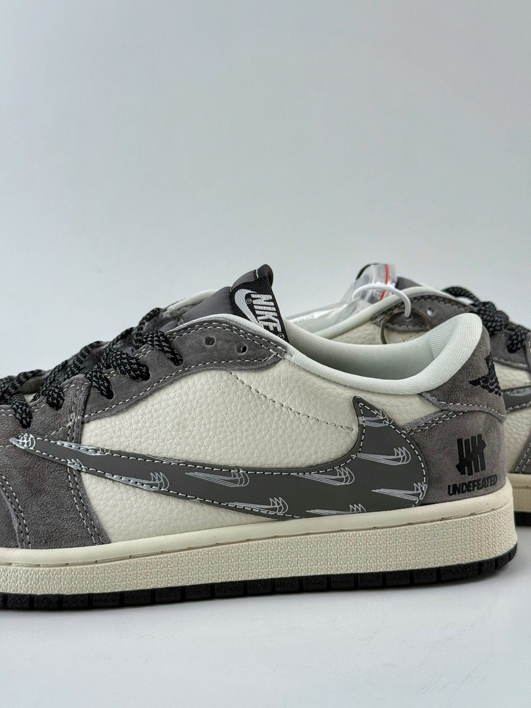 Travis Scott x Nike Air Jordan 1 Low x UNDEFEATED Air Jordan 1 Low 反转灰白小勾满天星倒钩 纯原版本 DD7866-116