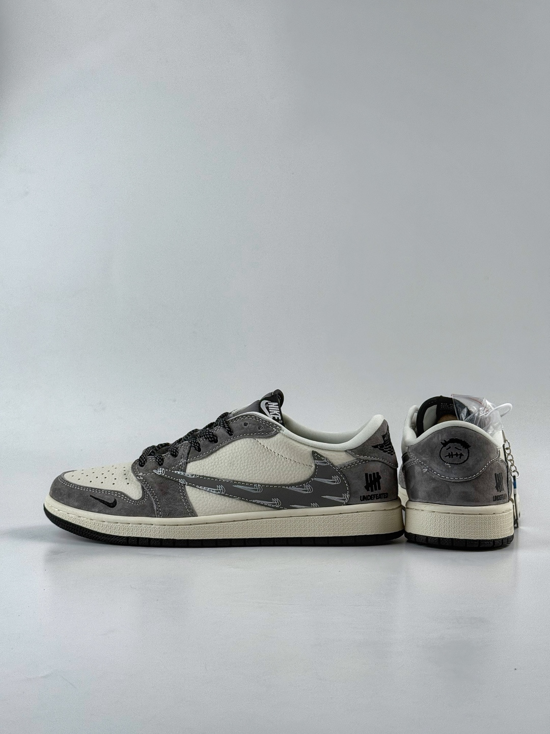 Travis Scott x Nike Air Jordan 1 Low x UNDEFEATED Air Jordan 1 Low 反转灰白小勾满天星倒钩 纯原版本 DD7866-116