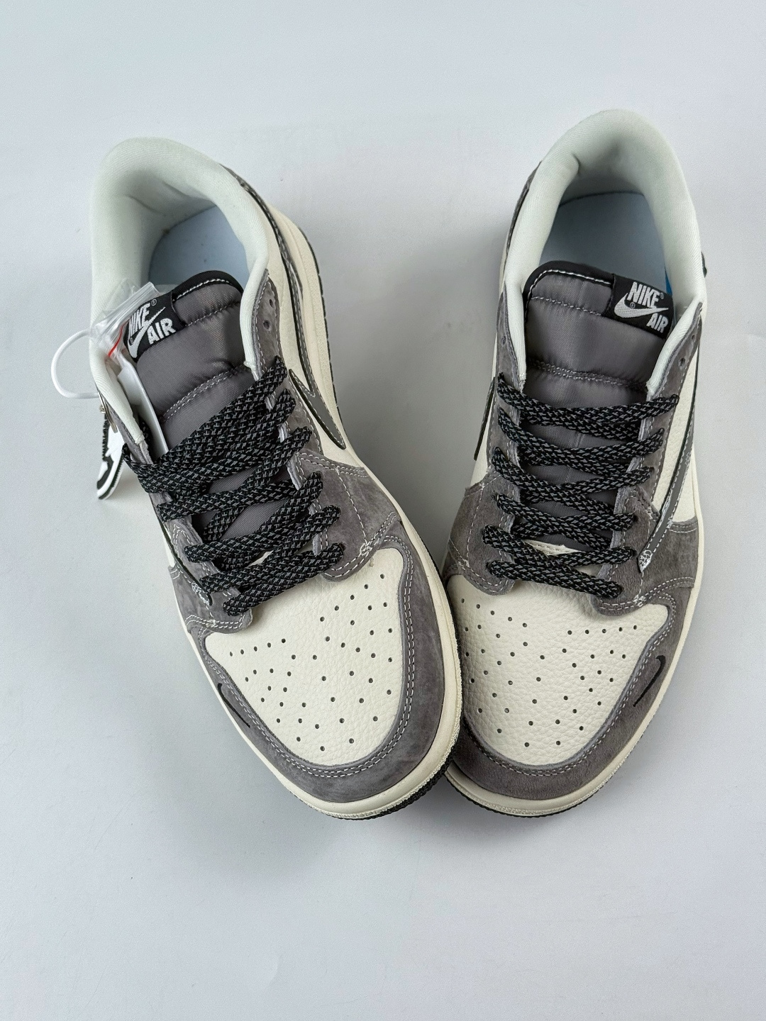 Travis Scott x Nike Air Jordan 1 Low x UNDEFEATED Air Jordan 1 Low 反转灰白小勾满天星倒钩 纯原版本 DD7866-116