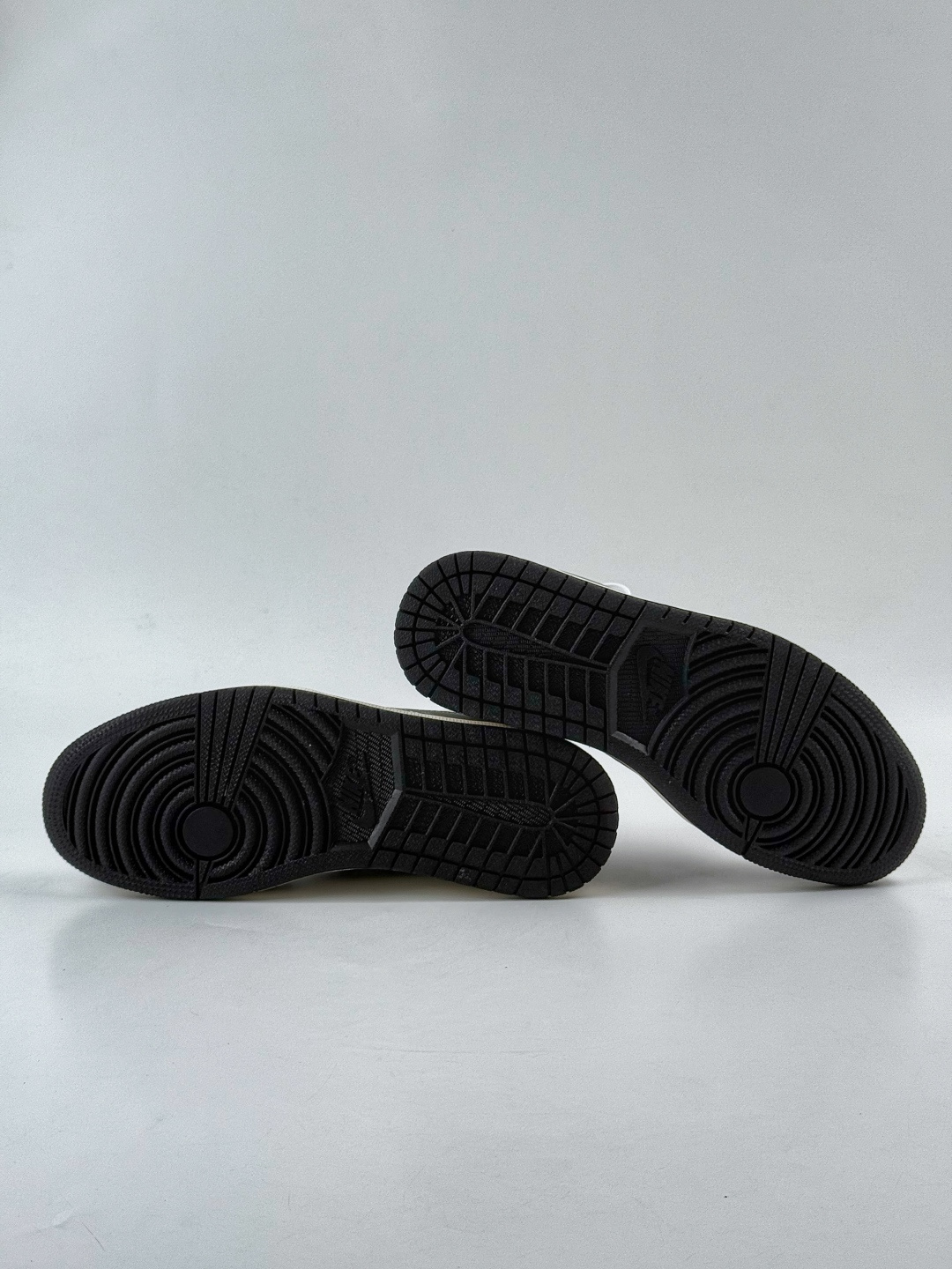 Travis Scott x Nike Air Jordan 1 Low x UNDEFEATED Air Jordan 1 Low 反转灰白小勾满天星倒钩 纯原版本 DD7866-116