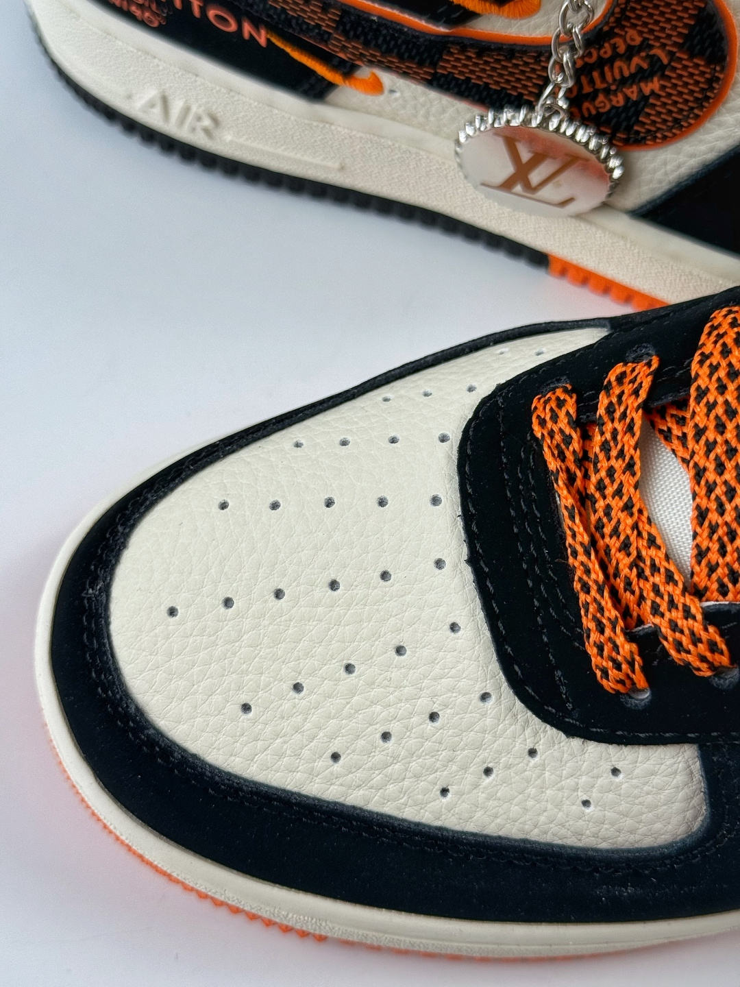 Nike Air Force 1 Low 07 x Louis Vuitton 黑白双小勾满天星 KJ1688-025