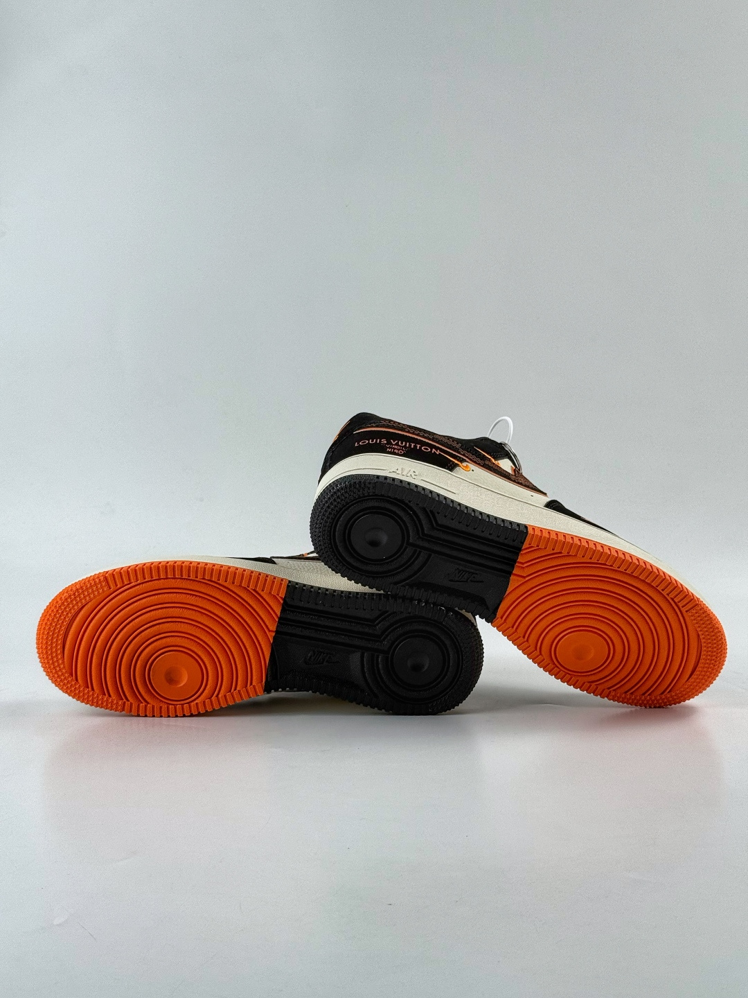 Nike Air Force 1 Low 07 x Louis Vuitton 黑白双小勾满天星 KJ1688-025