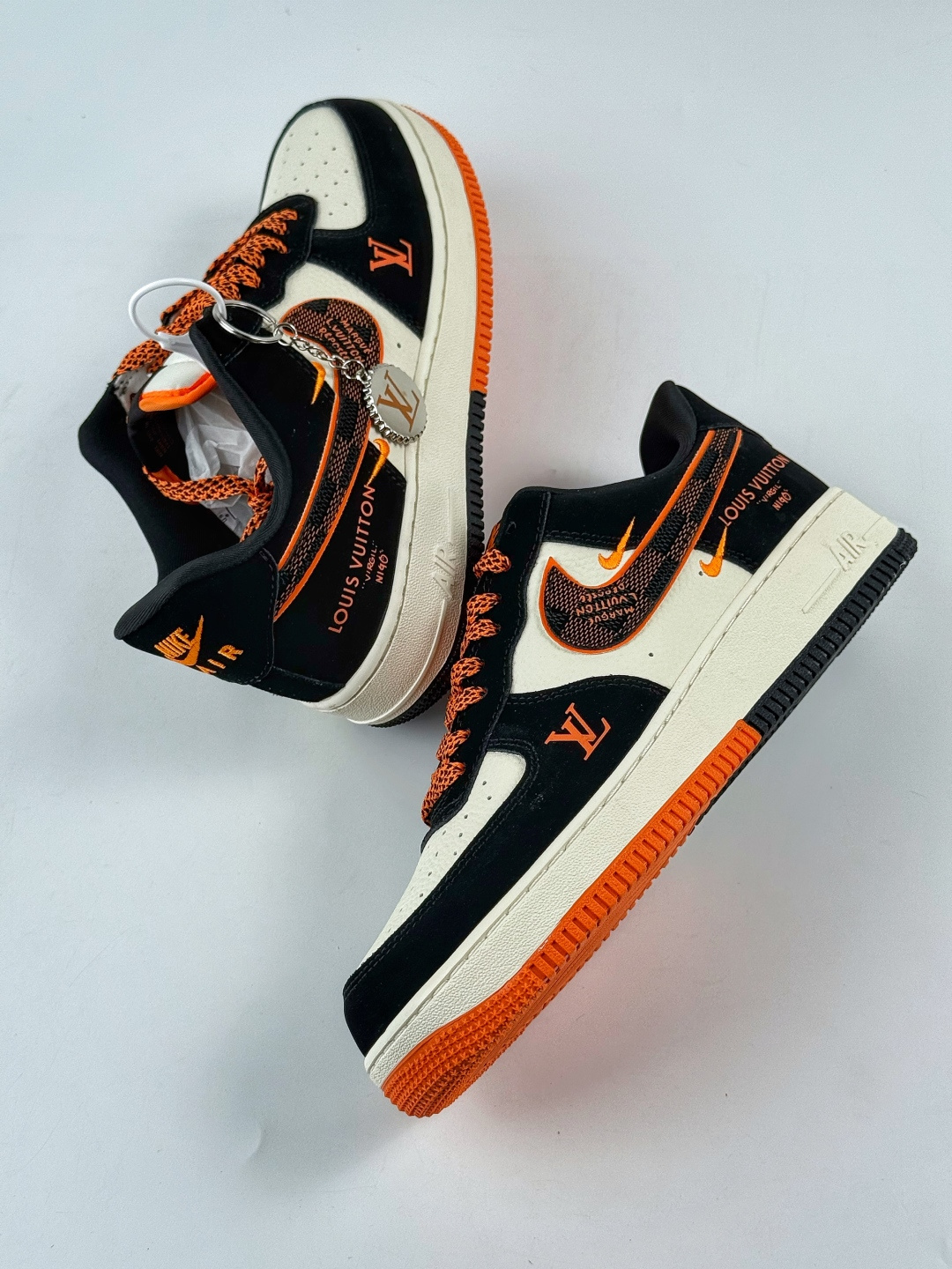 Nike Air Force 1 Low 07 x Louis Vuitton 黑白双小勾满天星 KJ1688-025