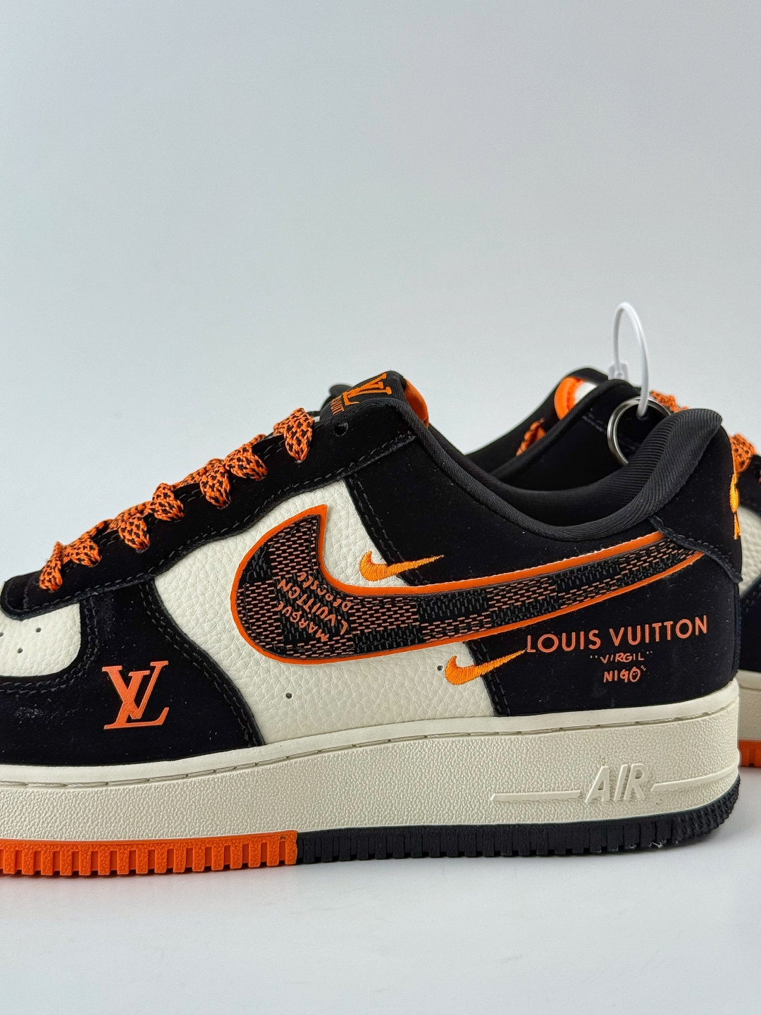 Nike Air Force 1 Low 07 x Louis Vuitton 黑白双小勾满天星 KJ1688-025