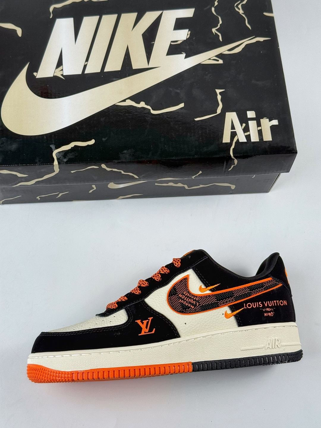 Nike Air Force 1 Low 07 x Louis Vuitton 黑白双小勾满天星 KJ1688-025