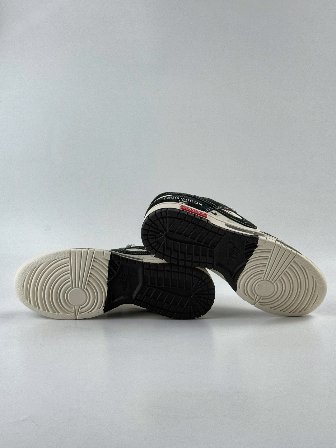 Nike SB Dunk Low x Louis Vuitton 黑白双小勾满天星 CX5050-Y19
