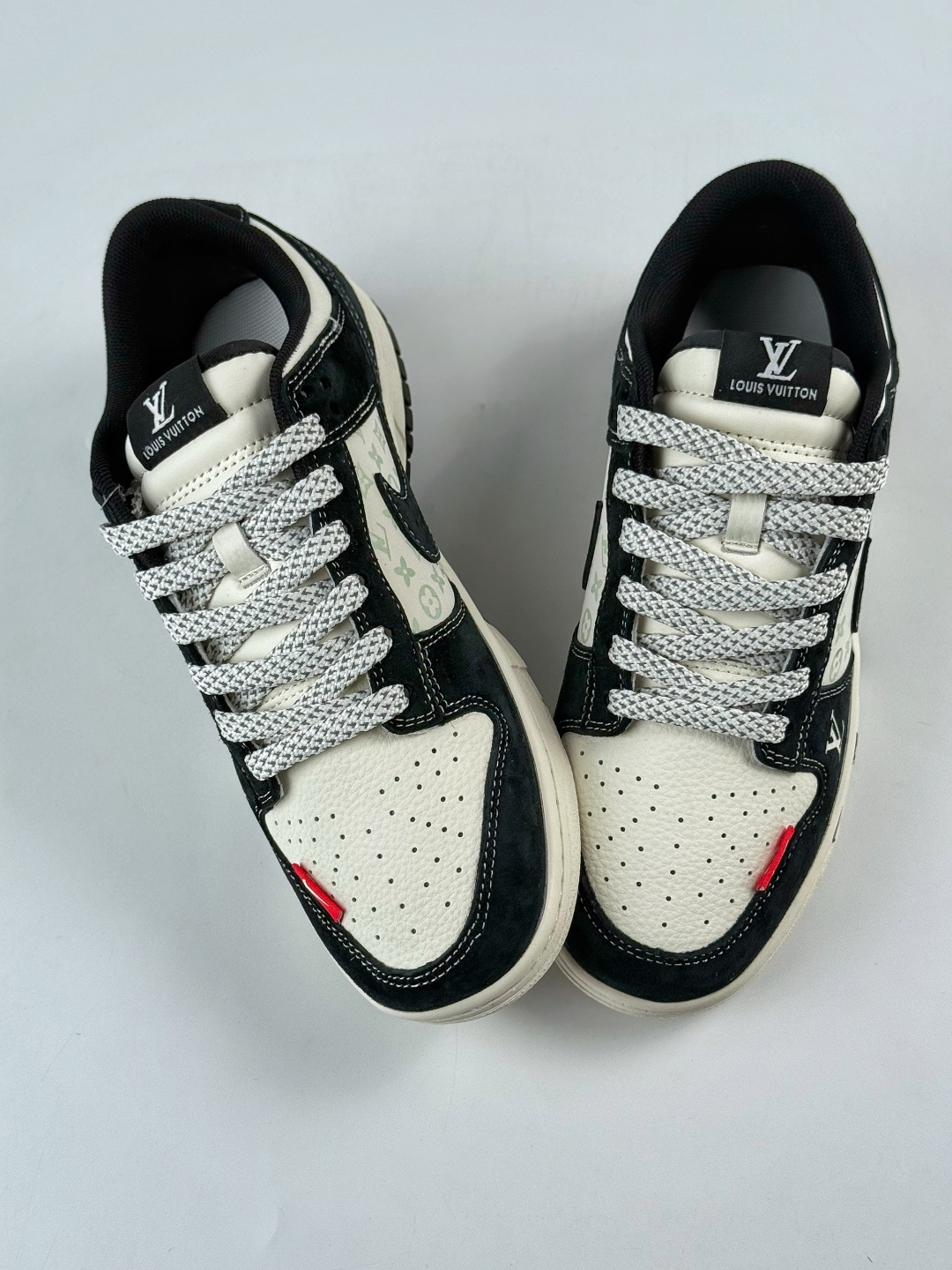 Nike SB Dunk Low x Louis Vuitton 黑白双小勾满天星 CX5050-Y19