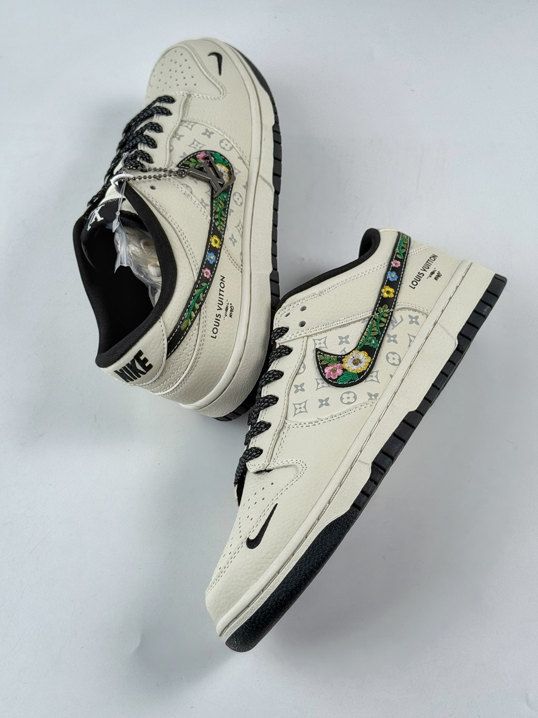 NIKE SB Dunk Low RETRO x Louis Vuitton 白黑小勾满天星 DS6608-017
