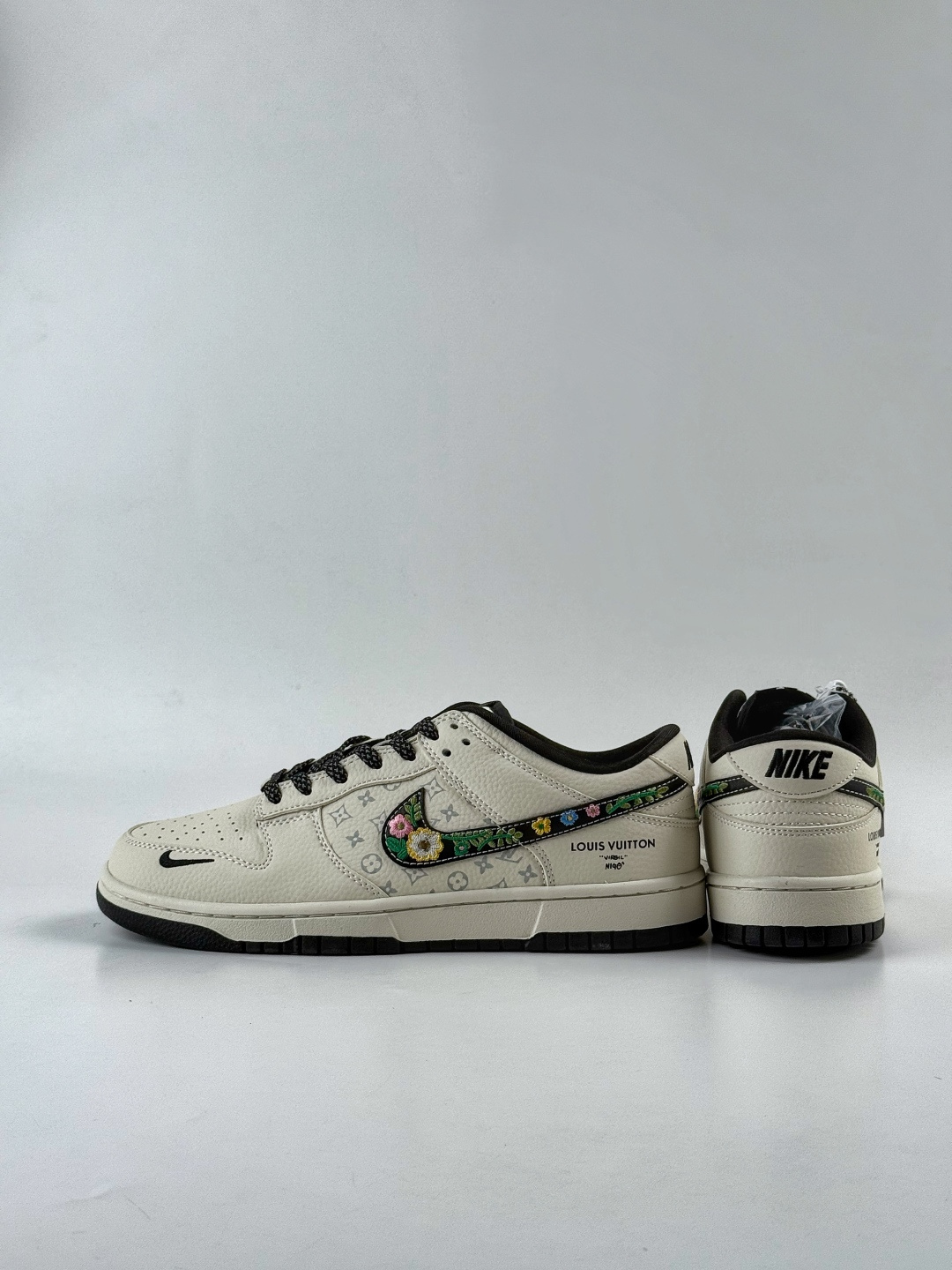 NIKE SB Dunk Low RETRO x Louis Vuitton 白黑小勾满天星 DS6608-017