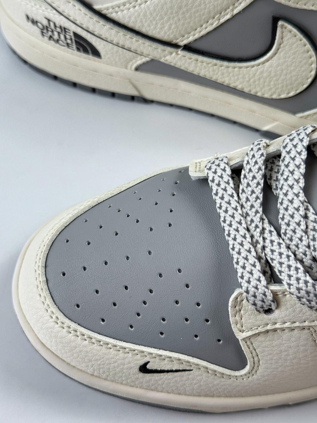 Nike SB Dunk Low x The North Face 白灰小勾满天星 JP1628-024