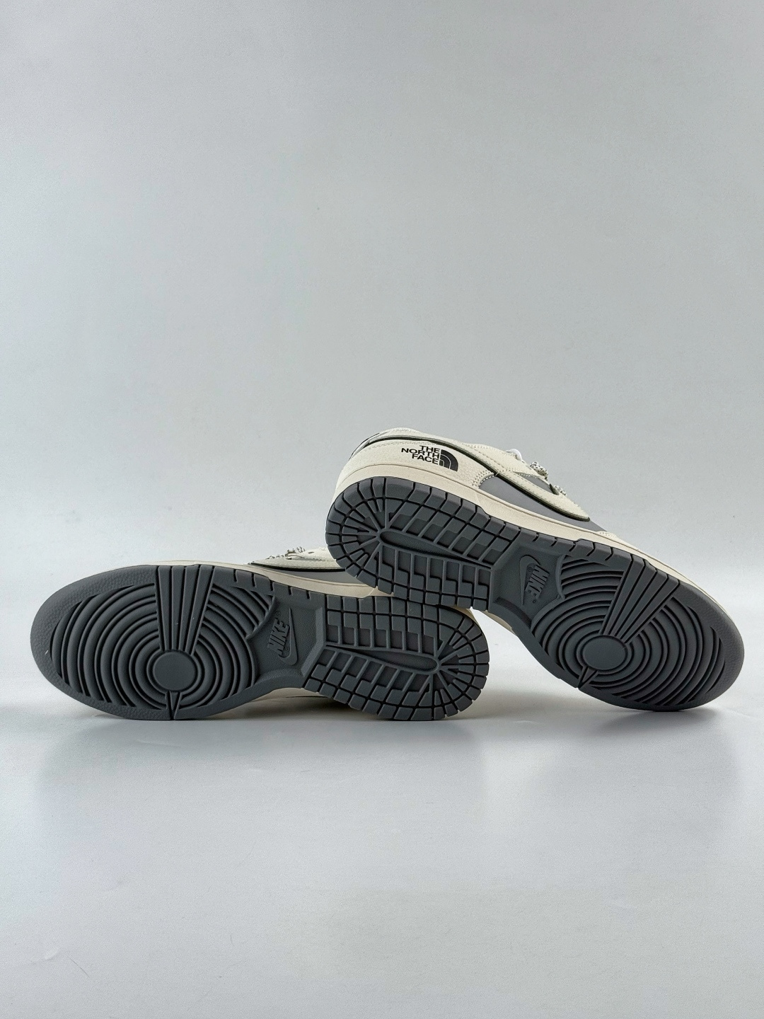 Nike SB Dunk Low x The North Face 白灰小勾满天星 JP1628-024