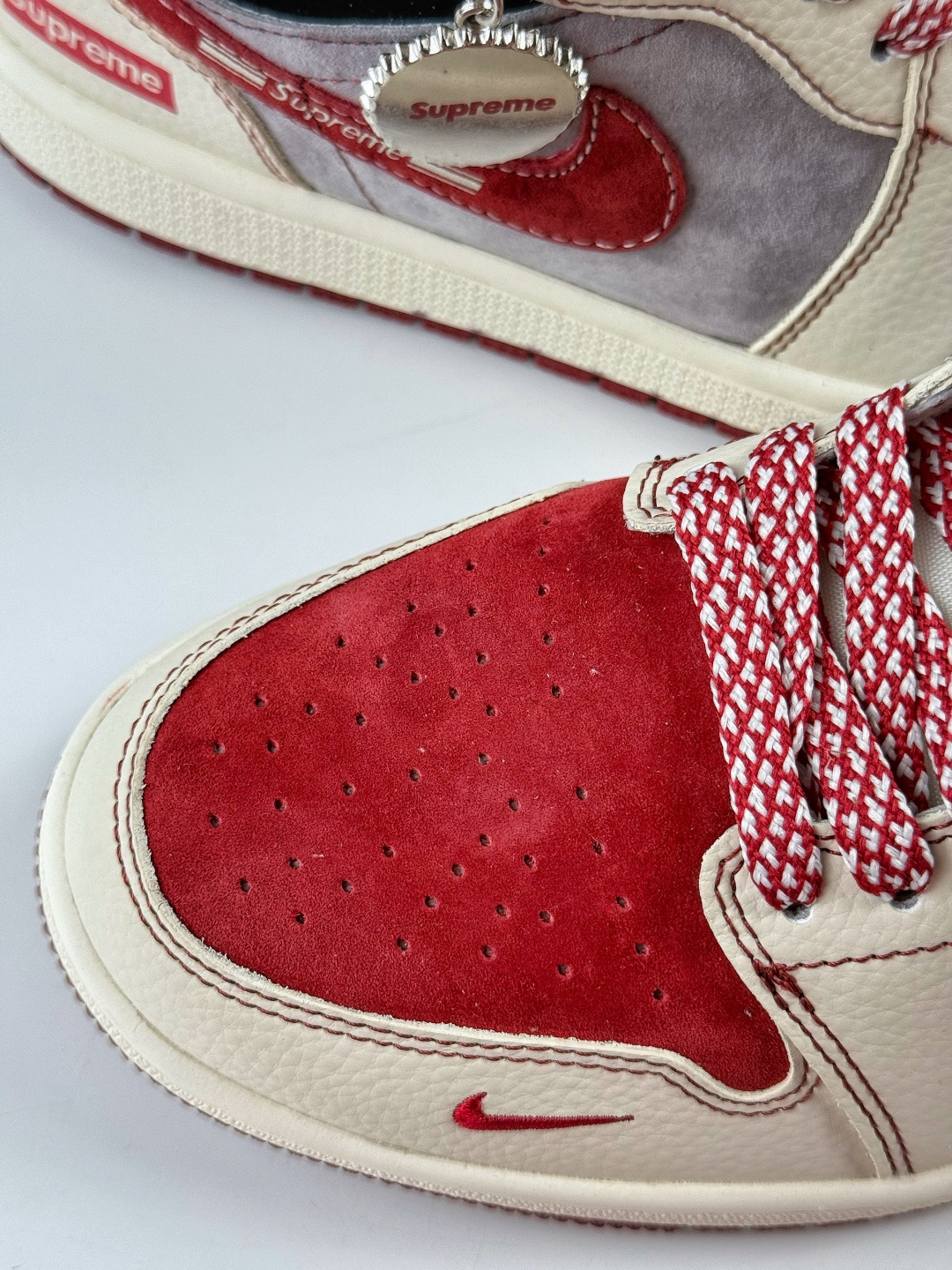 230 Nike Jordan Air Jordan 1 x Superme 白红小勾满天星 LD8888-007-Chinese UA Cheap High Quatity Brand Clothes Bags handbags Sneakers wholesale wholesaler seller from China Factory suppliers Fashion Clothing Shoes best Quality Beautiful Price 230 Nike Jordan Air Jordan 1 x Superme 白红小勾满天星 LD8888-007