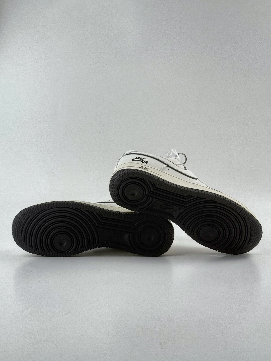 Nike Air Force 1 Low 07 白黑小勾满天星 CS5288-036-莆田鞋,莆田鞋货源,高仿鞋,高仿鞋货源,安福档口,莆田高仿鞋,莆田鞋批发,高仿鞋批发,莆田高仿运动鞋,高仿运动鞋,莆田运动鞋 Nike Air Force 1 Low 07 白黑小勾满天星 CS5288-036