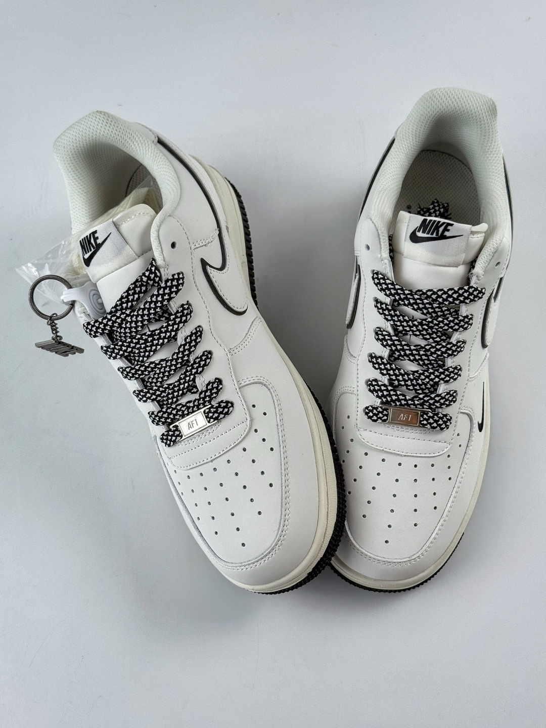 Nike Air Force 1 Low 07 白黑小勾满天星 CS5288-036-莆田鞋,莆田鞋货源,高仿鞋,高仿鞋货源,安福档口,莆田高仿鞋,莆田鞋批发,高仿鞋批发,莆田高仿运动鞋,高仿运动鞋,莆田运动鞋 Nike Air Force 1 Low 07 白黑小勾满天星 CS5288-036