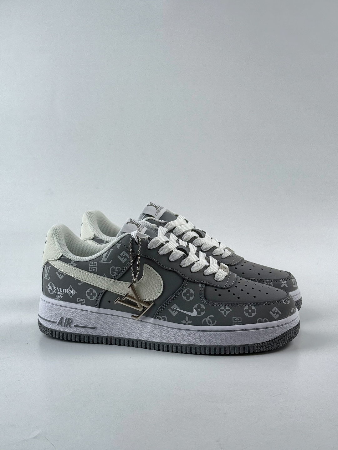 Nike Air Force 1 Low 07 x Louis Vuitton 灰白小勾 NH0601-575-莆田鞋,莆田鞋货源,高仿鞋,高仿鞋货源,安福档口,莆田高仿鞋,莆田鞋批发,高仿鞋批发,莆田高仿运动鞋,高仿运动鞋,莆田运动鞋 Nike Air Force 1 Low 07 x Louis Vuitton 灰白小勾 NH0601-575